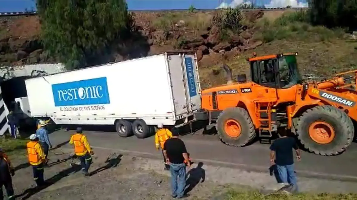 01 SEP FEU AYUDADO A SALIR CON